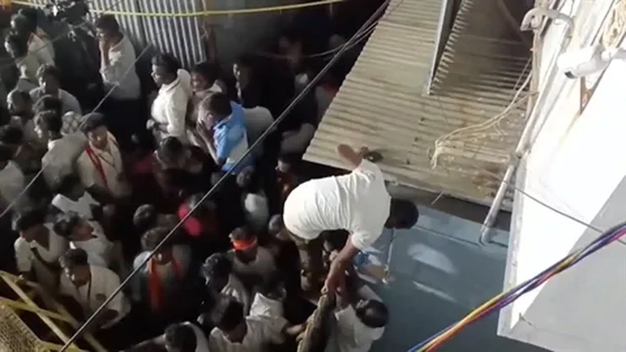 Hindistan'da mitingde izdiham: 38 ölü, 58 yaralı