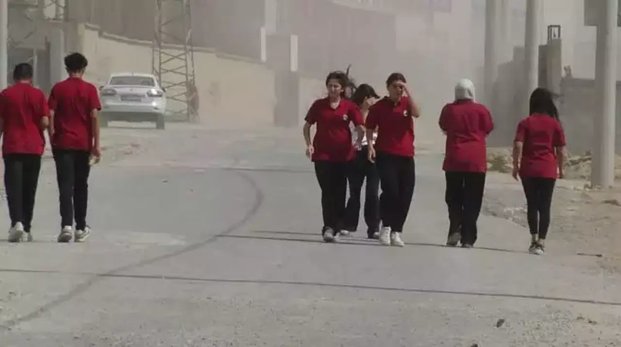 Silopi'de Fırtına ve Toz Bulutu, Görüş Mesafesini Düşürdü