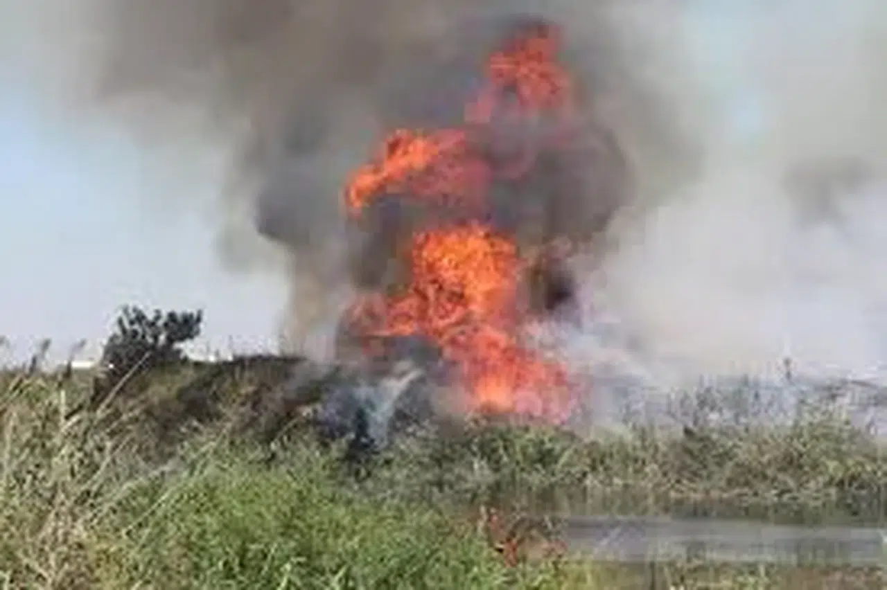 Antalya'da sazlıkta çıkan yangını halk ve itfaiye birlikte söndürdü