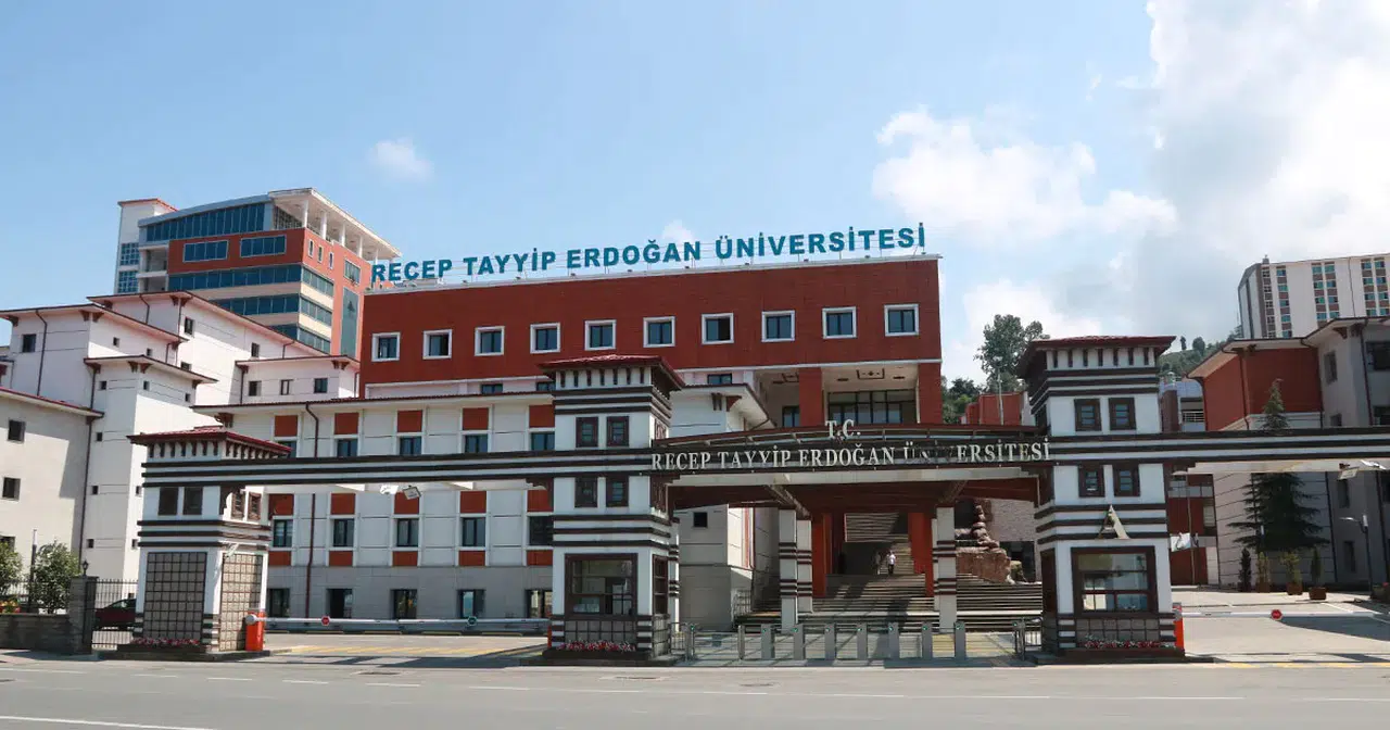 Erdoğan Üniversitesi'nin genç hentbolcuları milli takım kampına seçilerek başarıya imza attı