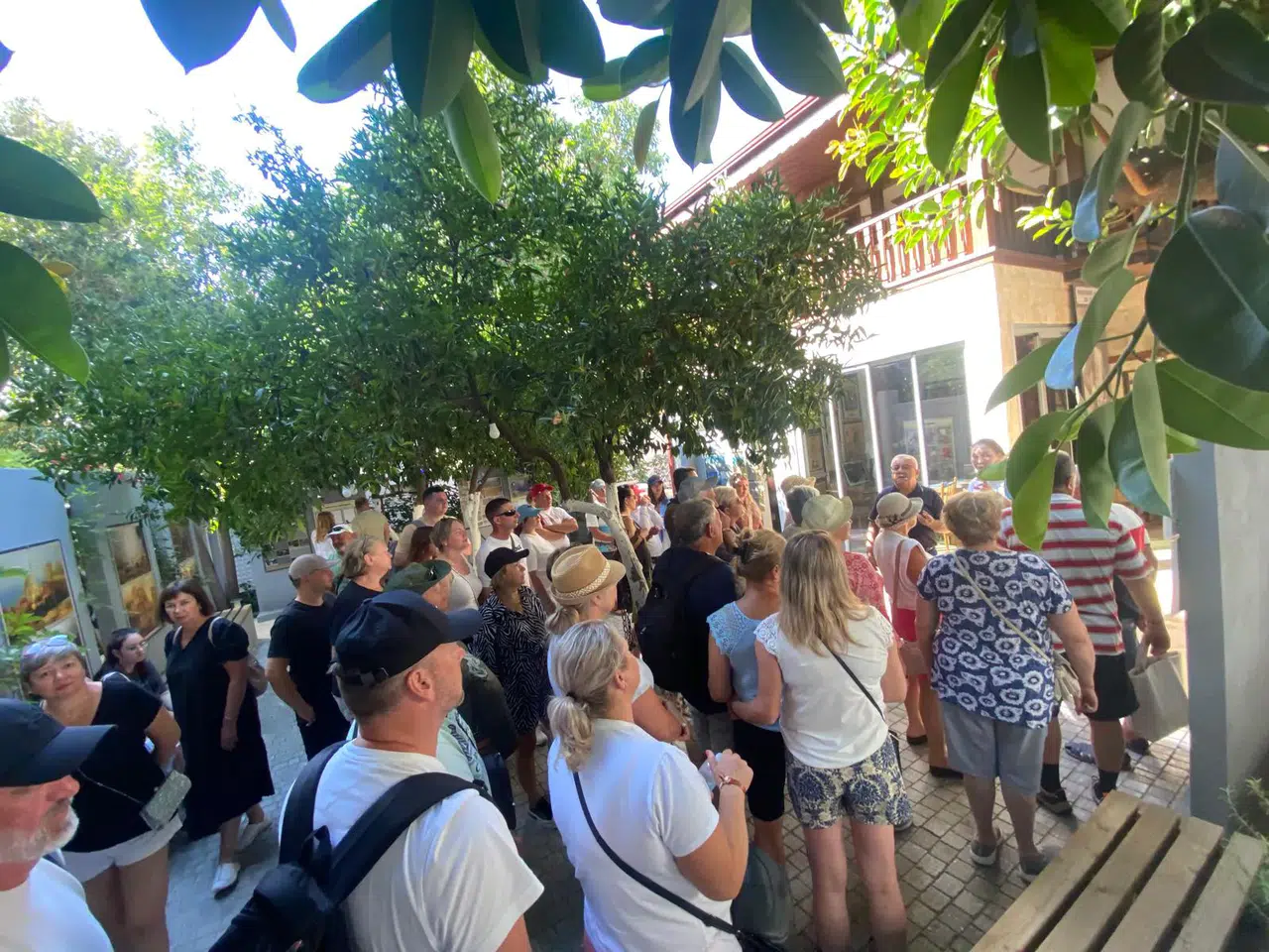 Kemer Belediyesi Kültür Evi, ziyaretçi akınına uğruyor; tarihi koleksiyon büyük ilgi görüyor!