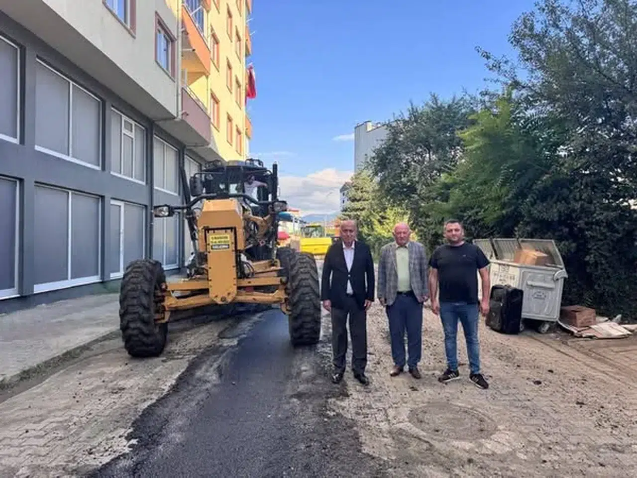 Beşikdüzü Belediyesi, Cumhuriyet Mahallesi'nde altyapı ve asfalt çalışmalarıyla yaşam kalitesini artırıyor