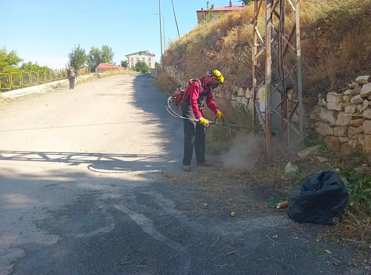 Bayburt Belediyesi’nden Temizlik ve Düzenleme Atağı: Şehir Daha Ferah Bir Görünüme Kavuşuyor!