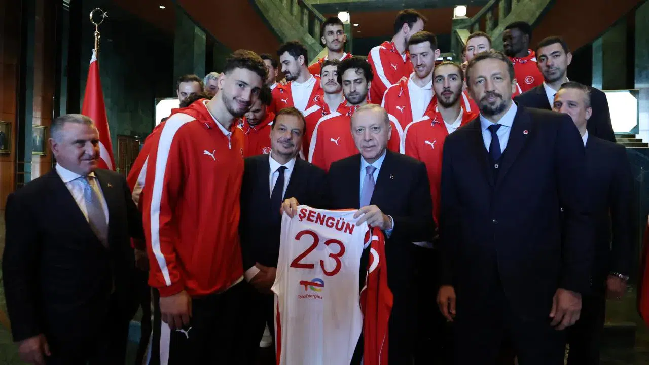 Erdoğan, 2025 Avrupa Şampiyonası'nda ikincilik elde eden milli basketbol takımını kabul etti