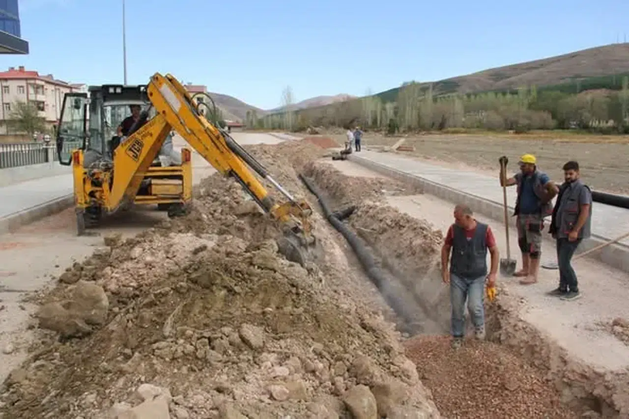 Bayburt'ta Temizlik ve Altyapı Çalışmalarıyla Güvenli Yaşam Alanları Yaratılıyor