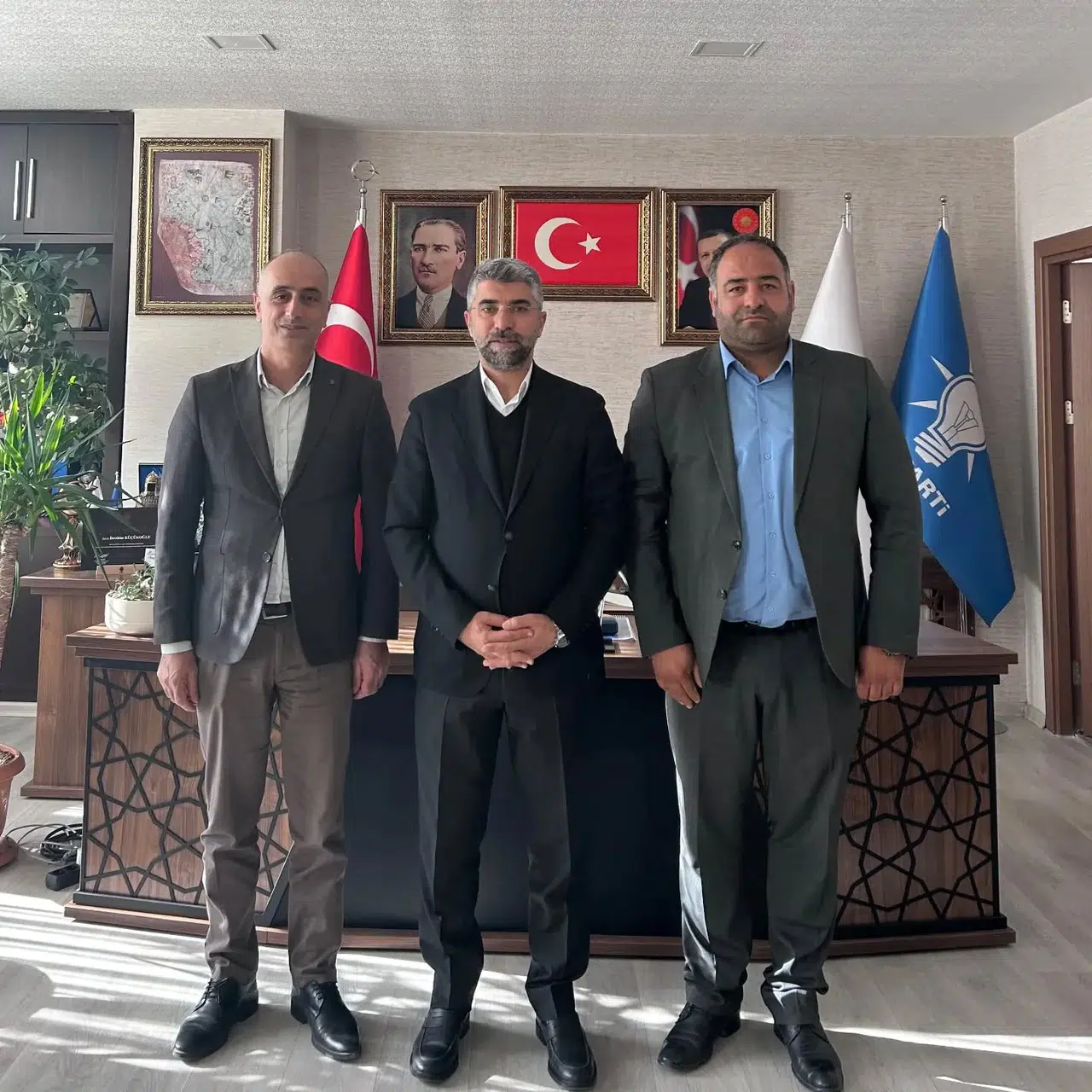 AK Parti Erzurum'da Hemşehri ve İş Dünyası Buluşmalarıyla Koordinasyonu Güçlendiriyor