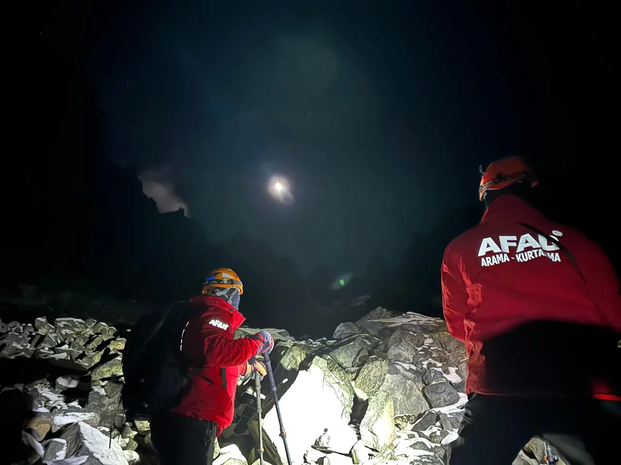 Kaçkar Dağı'nda Mahsur Kalan Polonyalı Dağcılar, 16 Saatlik Kurtarma Operasyonu ile Kurtarıldı