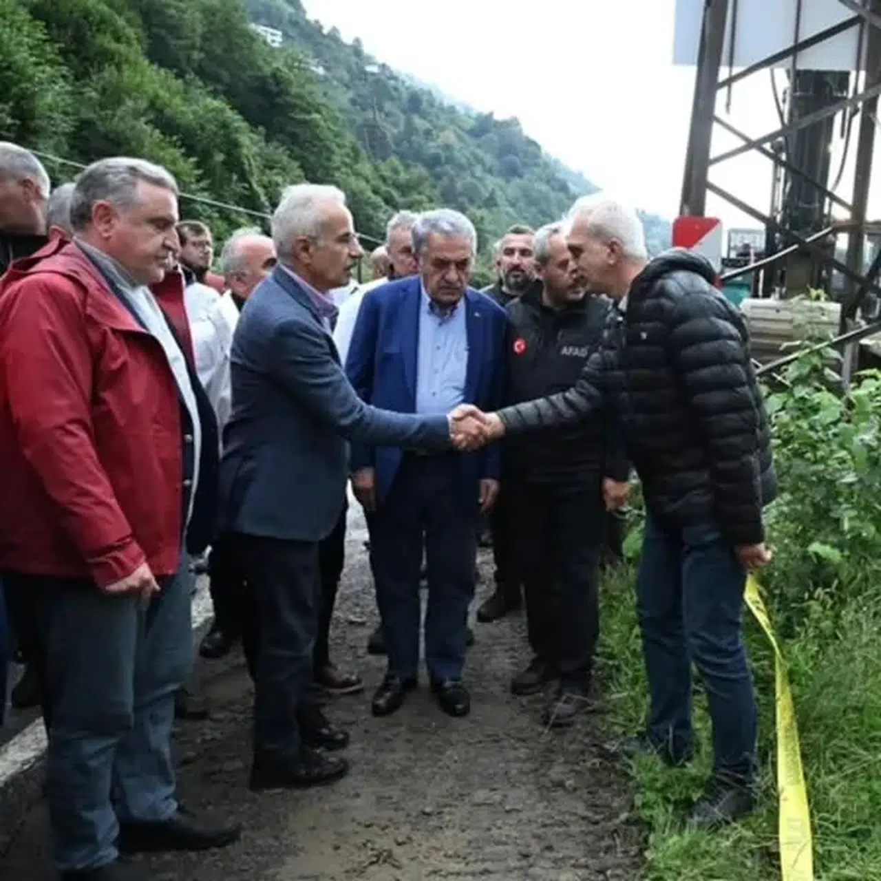 Bakanlar Ardeşen ve Çamlıhemşin’de Afet Bölgesini İnceledi