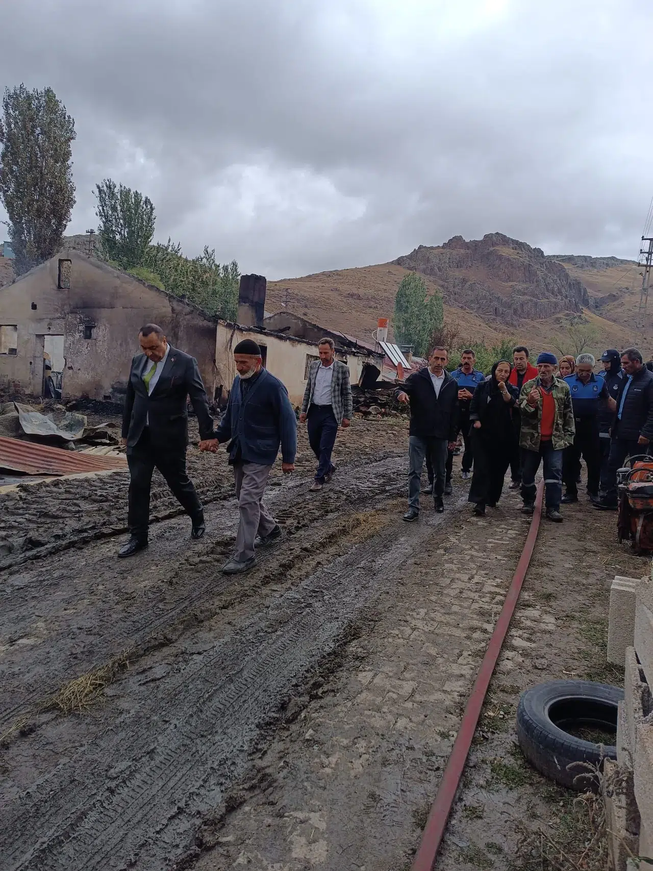 Narman'daki Yangın Sonrası Dayanışma: Devlet ve Belediye Hızla Destek Oluyor