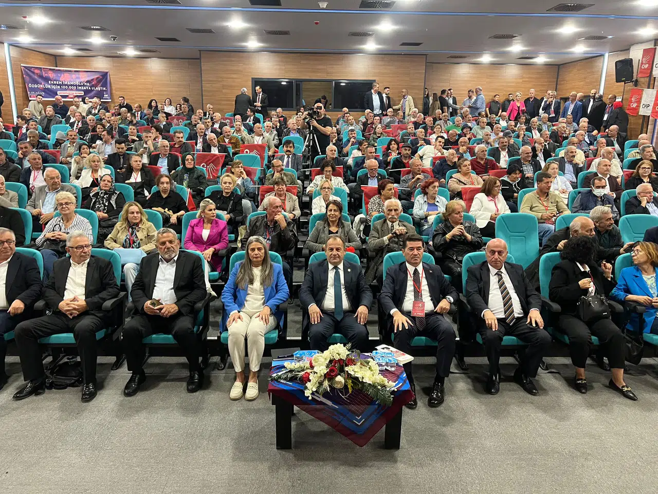 CHP Ortahisar Kongresi'nde Haluk Batmaz yeniden başkan seçildi, birlik ve dayanışma mesajları ön plandaydı