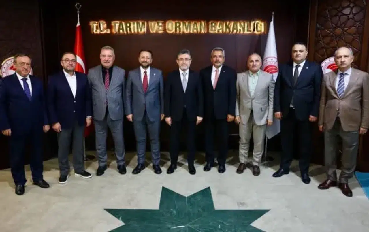 Rize Heyeti, Çay Sektörünün Geleceği İçin Bakan Yumaklı ile Görüştü