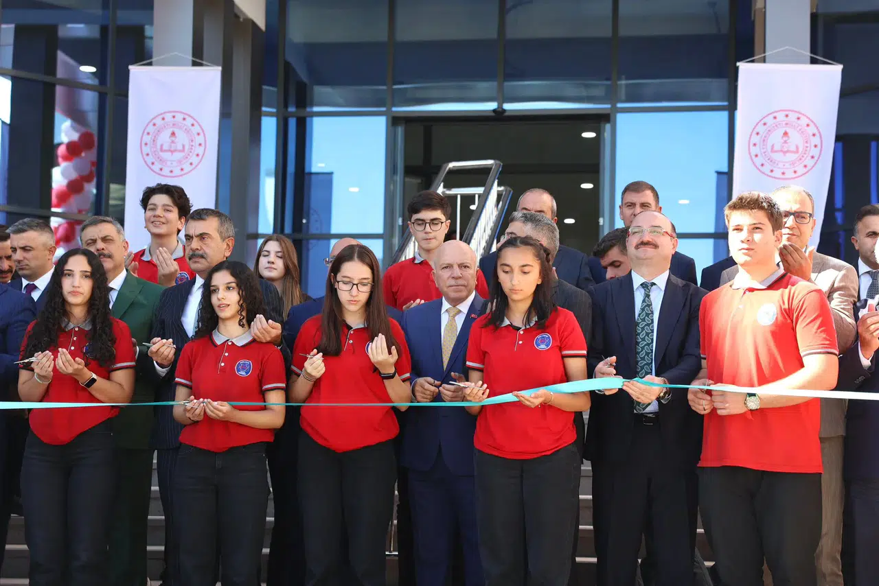 Erzurum'da Evyap İbrahim Hakkı Fen Lisesi açıldı, eğitimde yeni fırsatlar sunacak