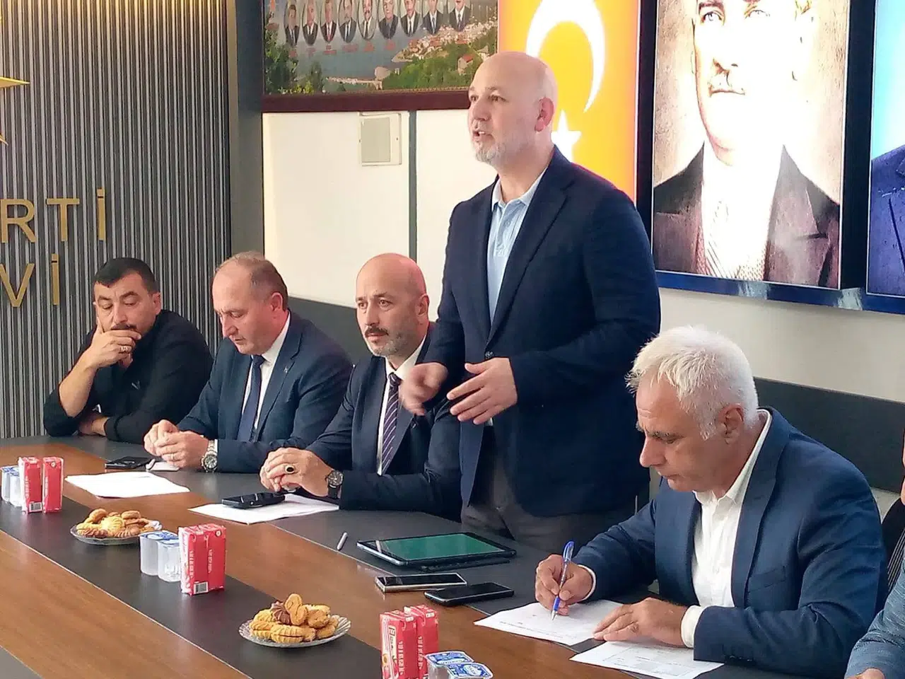 AK Parti Arhavi’de Köy ve Mahalle Temsilcileriyle Yoğun İstişare Toplantısı