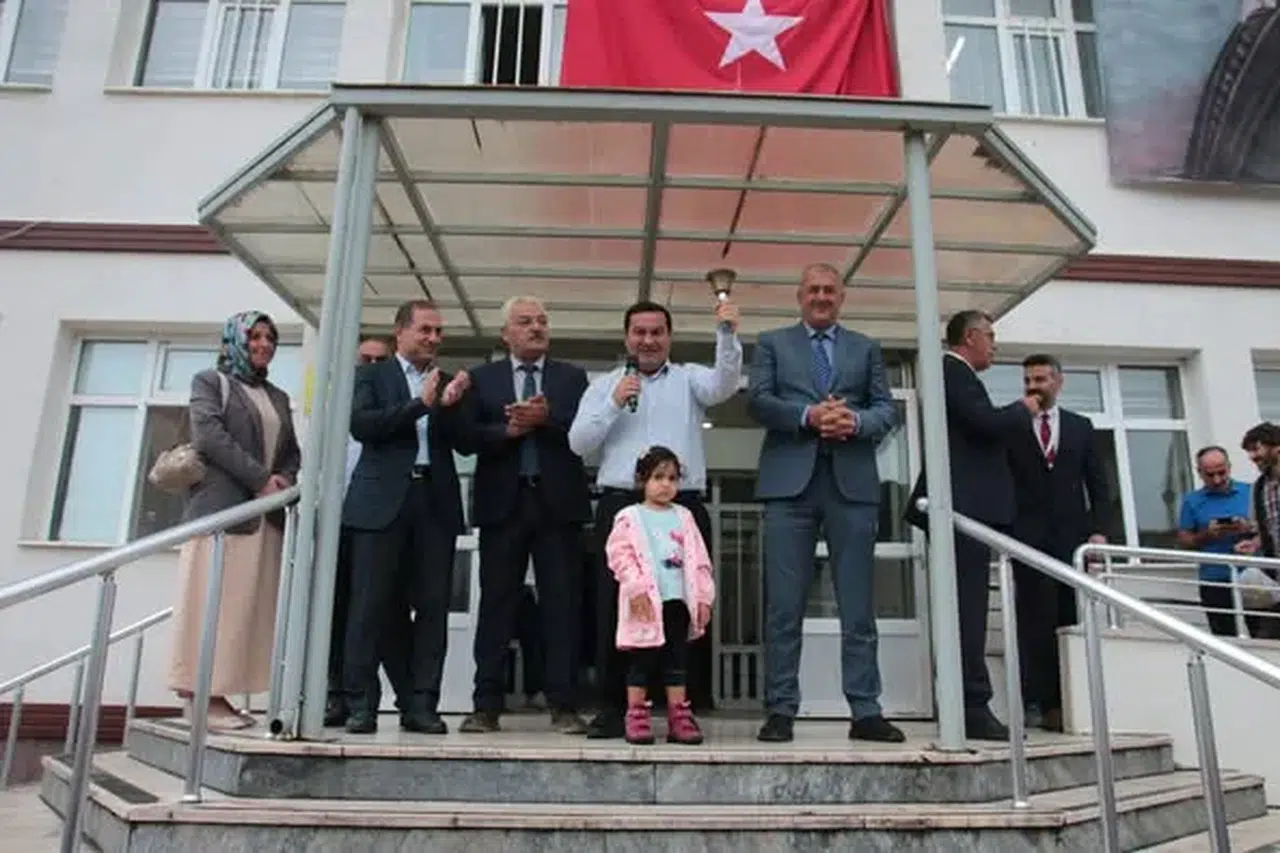 Ardeşen'de 2025-2026 Eğitim Yılı Coşkulu Açılış Töreniyle Başladı