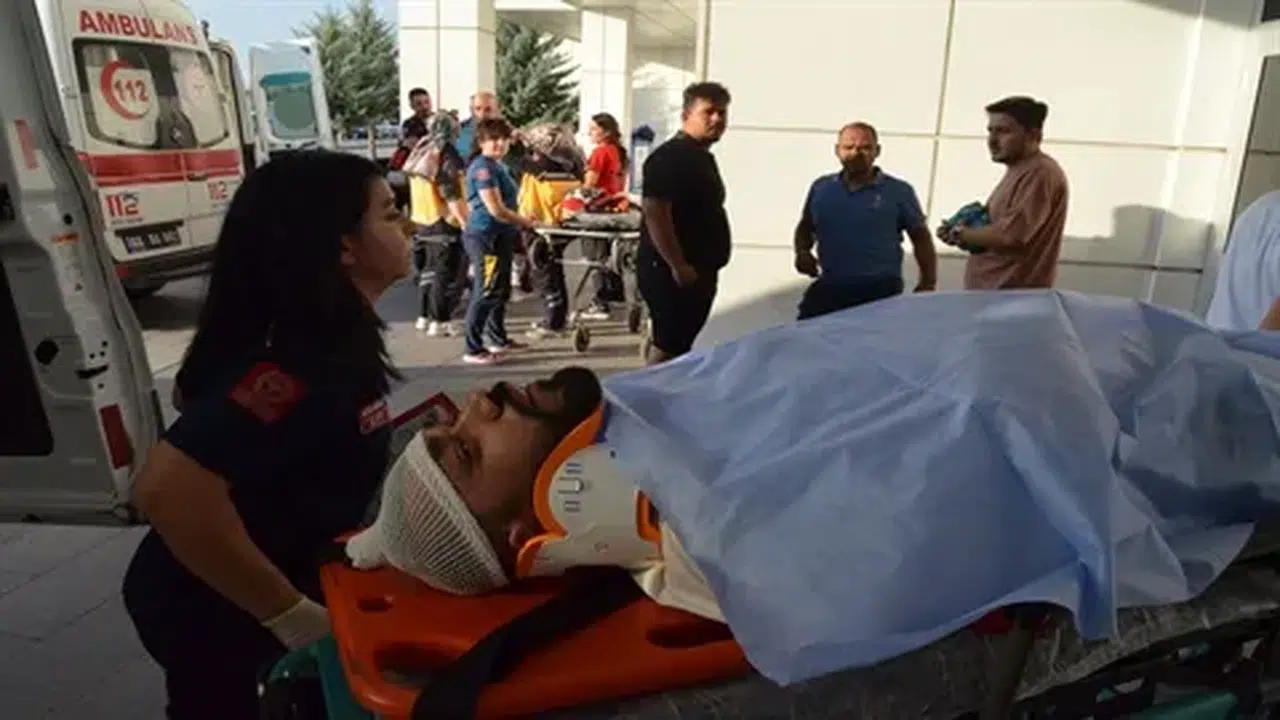 Aksaray'da otomobil şarampole devrildi: 1 çocuk dahil 5 yaralı