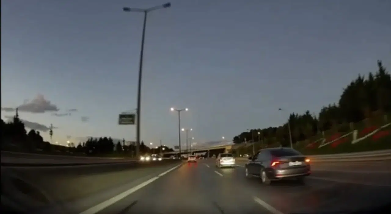 Kartal'da sürücü tacizde bulundu, kaza sonrası olay yerinden kaçtı