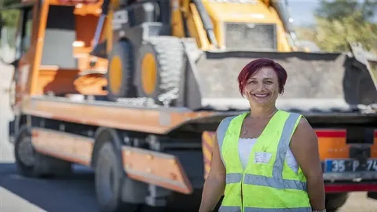 İzmir’deki kadın çekici operatörü, iş hayatında cinsiyet eşitliğine örnek oluyor