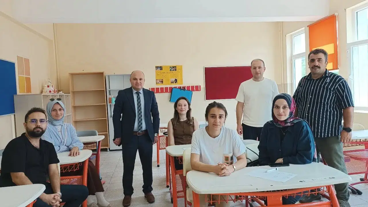 İyidere'de Eğitim Kalitesini Artırmaya Yönelik Öğretmenler Toplantısı Yapıldı