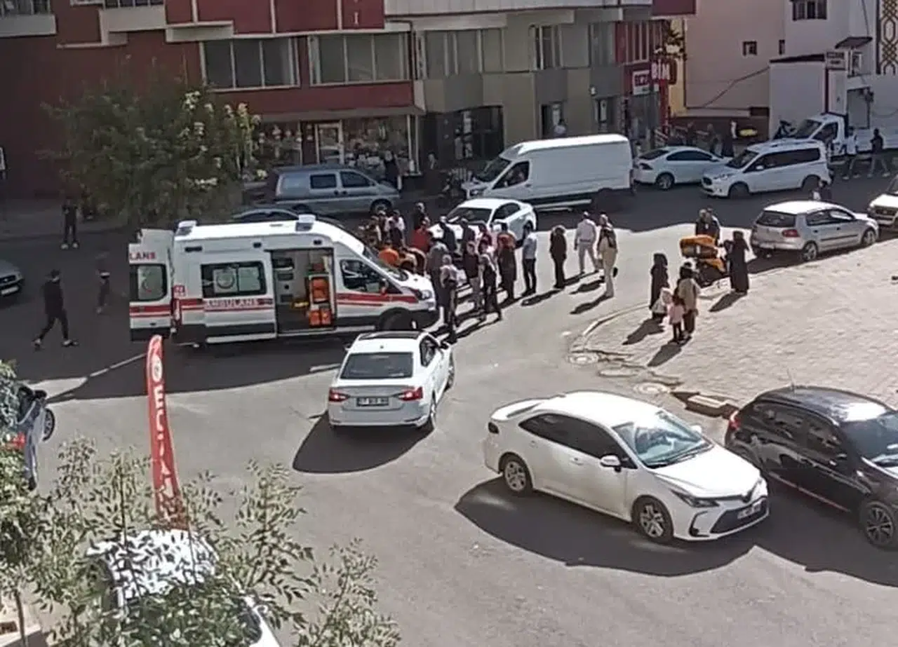 Siirt'te motosiklet ile otomobil çarpıştı, sürücü yaralandı