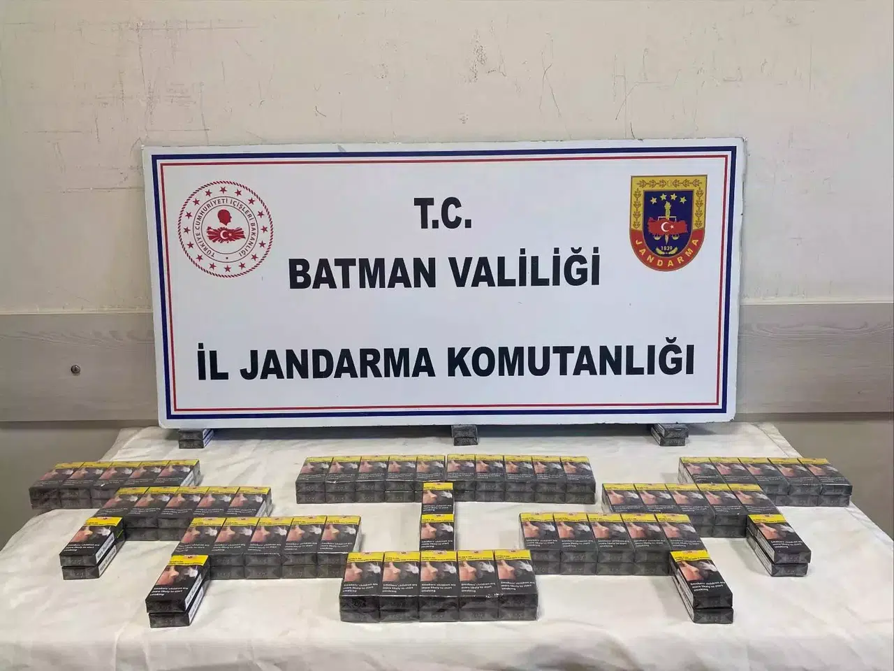 Batman'da 1358 paket kaçak sigara ele geçirildi, 6 şüpheli gözaltında