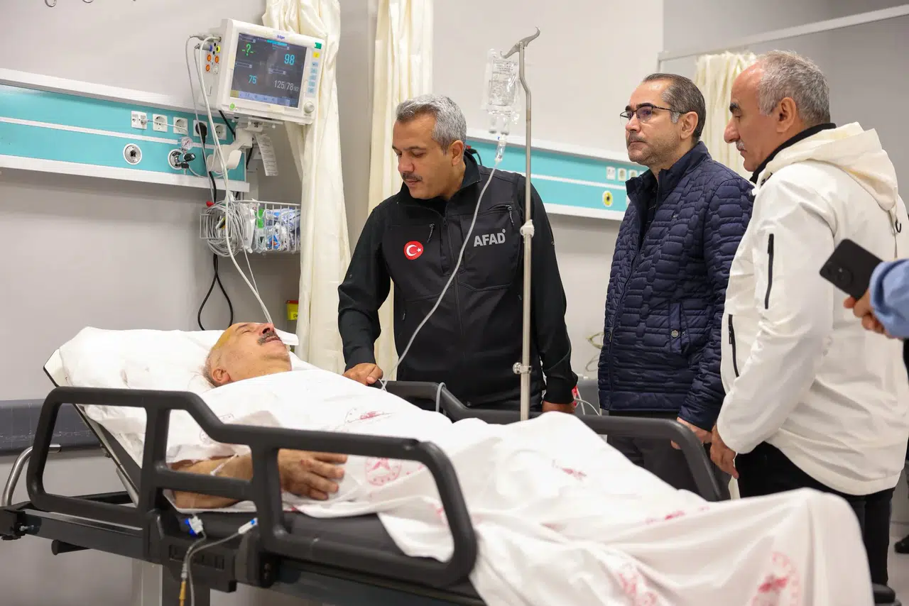 Rize'de yol göçüğü sonrası kaza: Vali yaralıları hastanede ziyaret etti