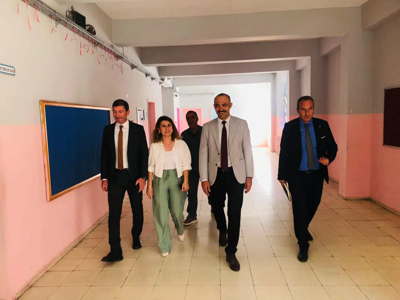 Ardanuç'ta 2025-2026 Eğitim Yılı Başladı, Yerel Yönetimden Öğrencilere Moral Ziyareti