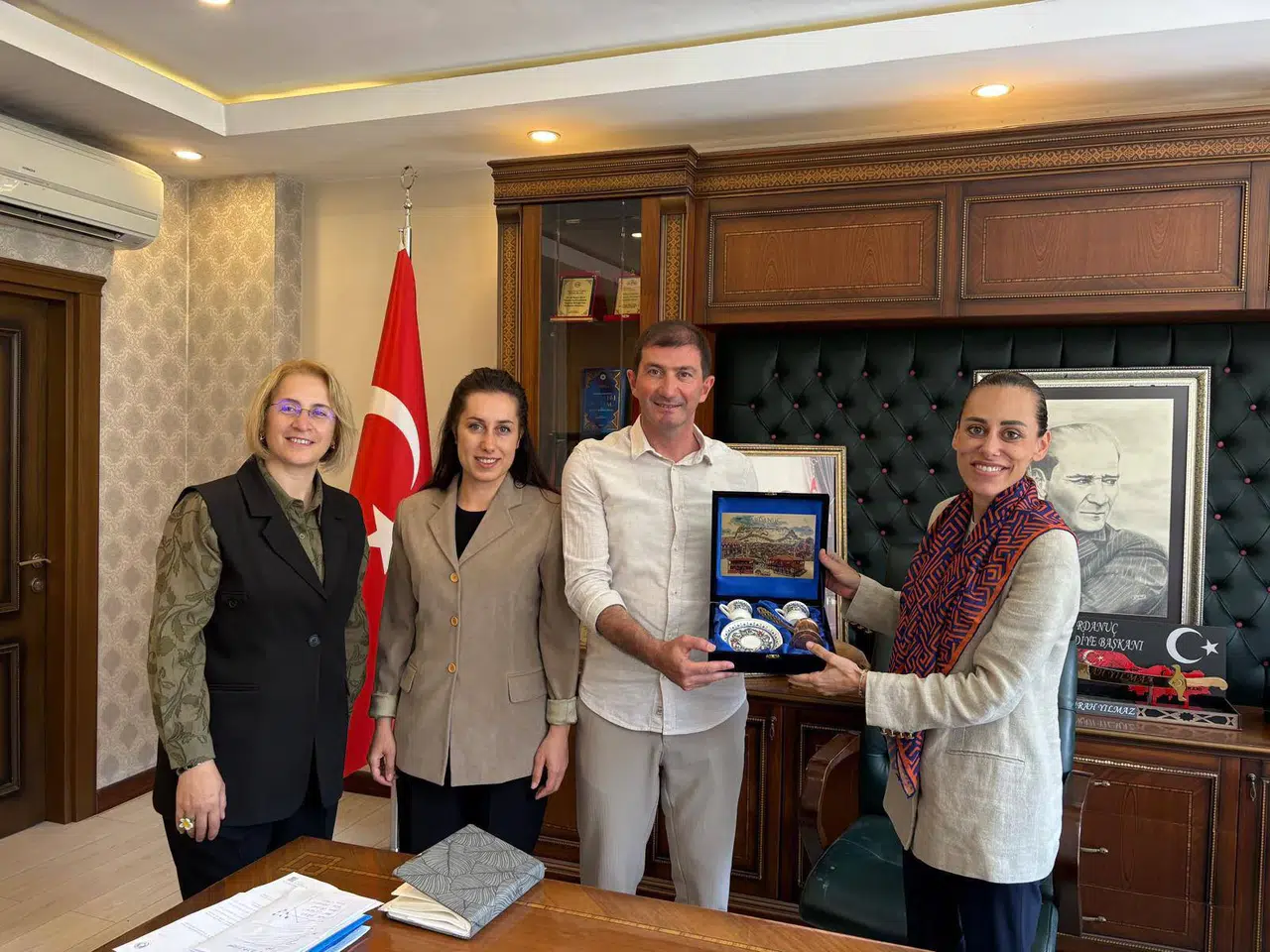 AK Parti heyeti Artvin'de teşkilatlarla buluşup projeleri masaya yatırdı, birlik mesajı verildi