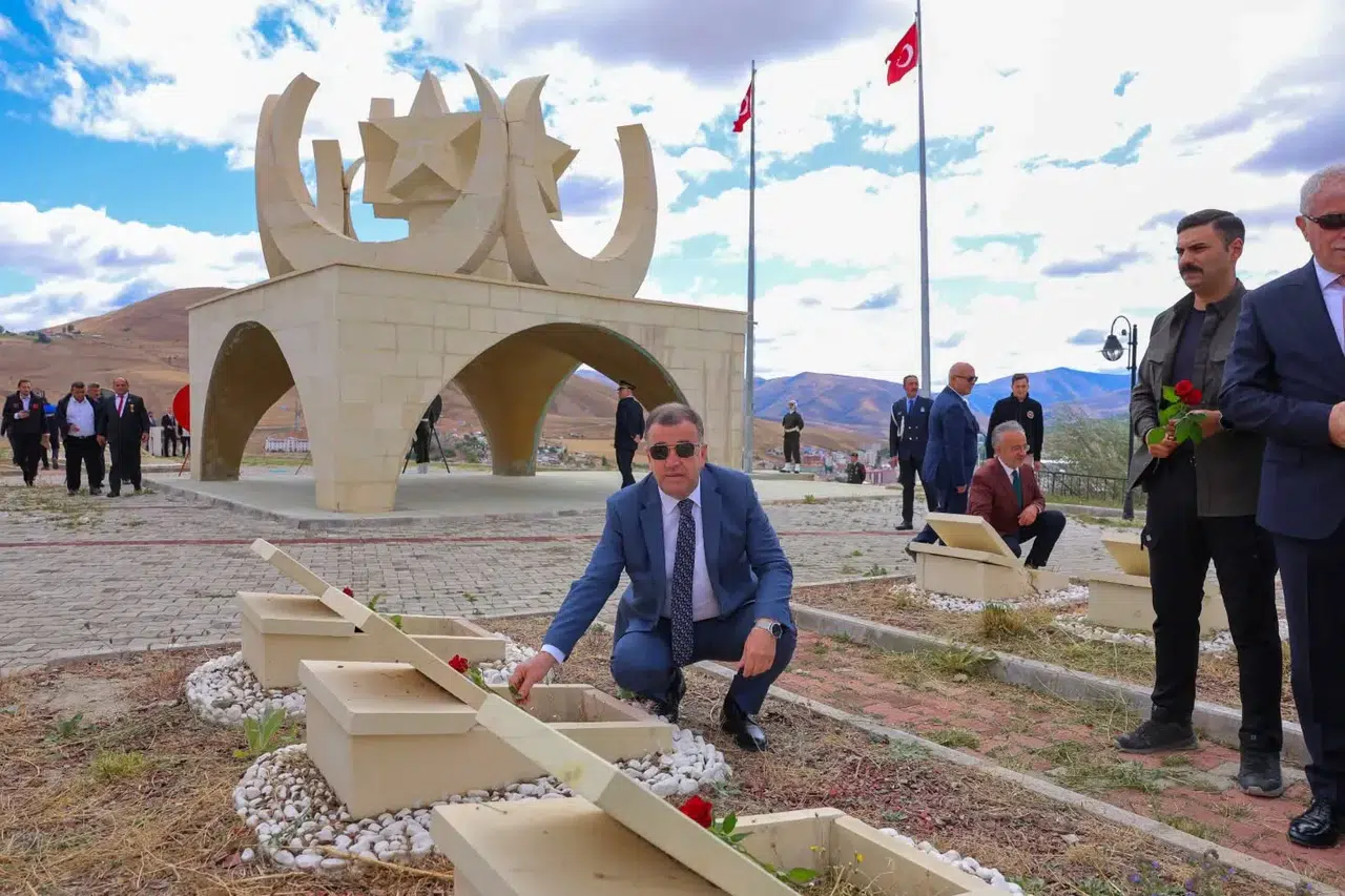 Bayburt'ta 19 Eylül Gaziler Günü, şehitler için düzenlenen törenle coşkuyla anıldı