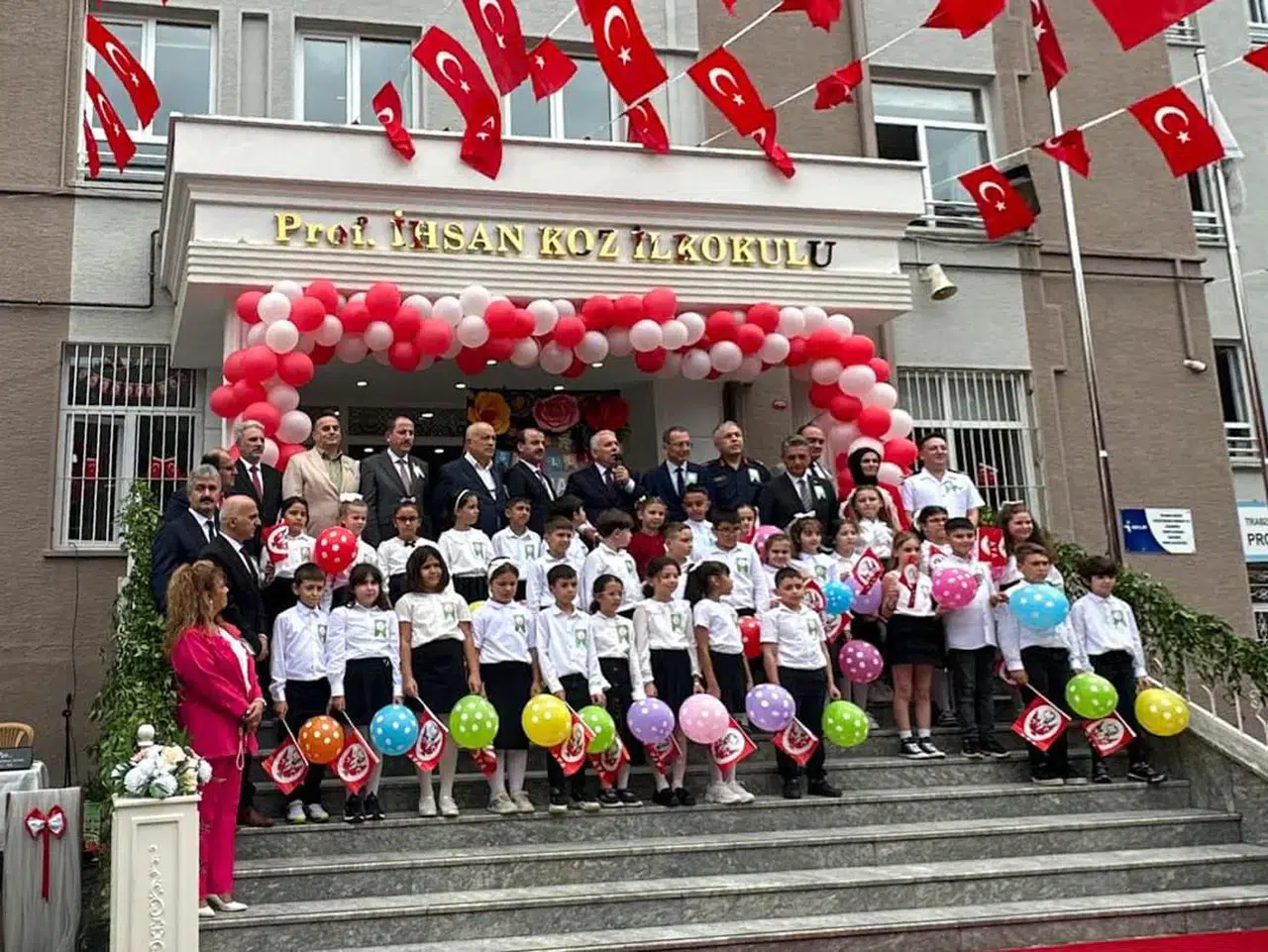 Trabzon'da yeni eğitim yılı coşkuyla başladı, Ortahisar Belediyesi destek mesajı verdi