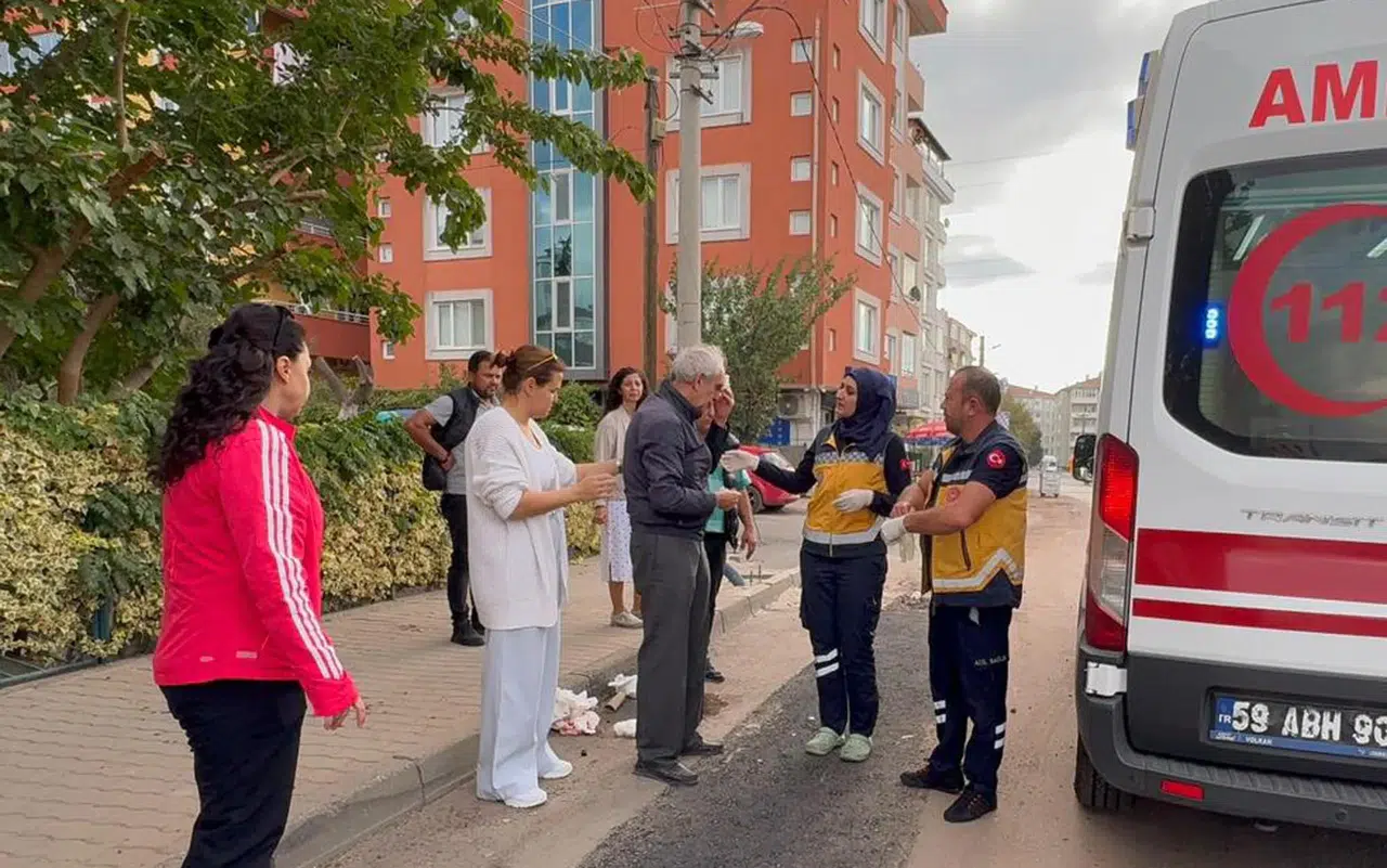 Çorlu'da açıkta kalan elektrik kablosu yüzünden yaya yaralandı