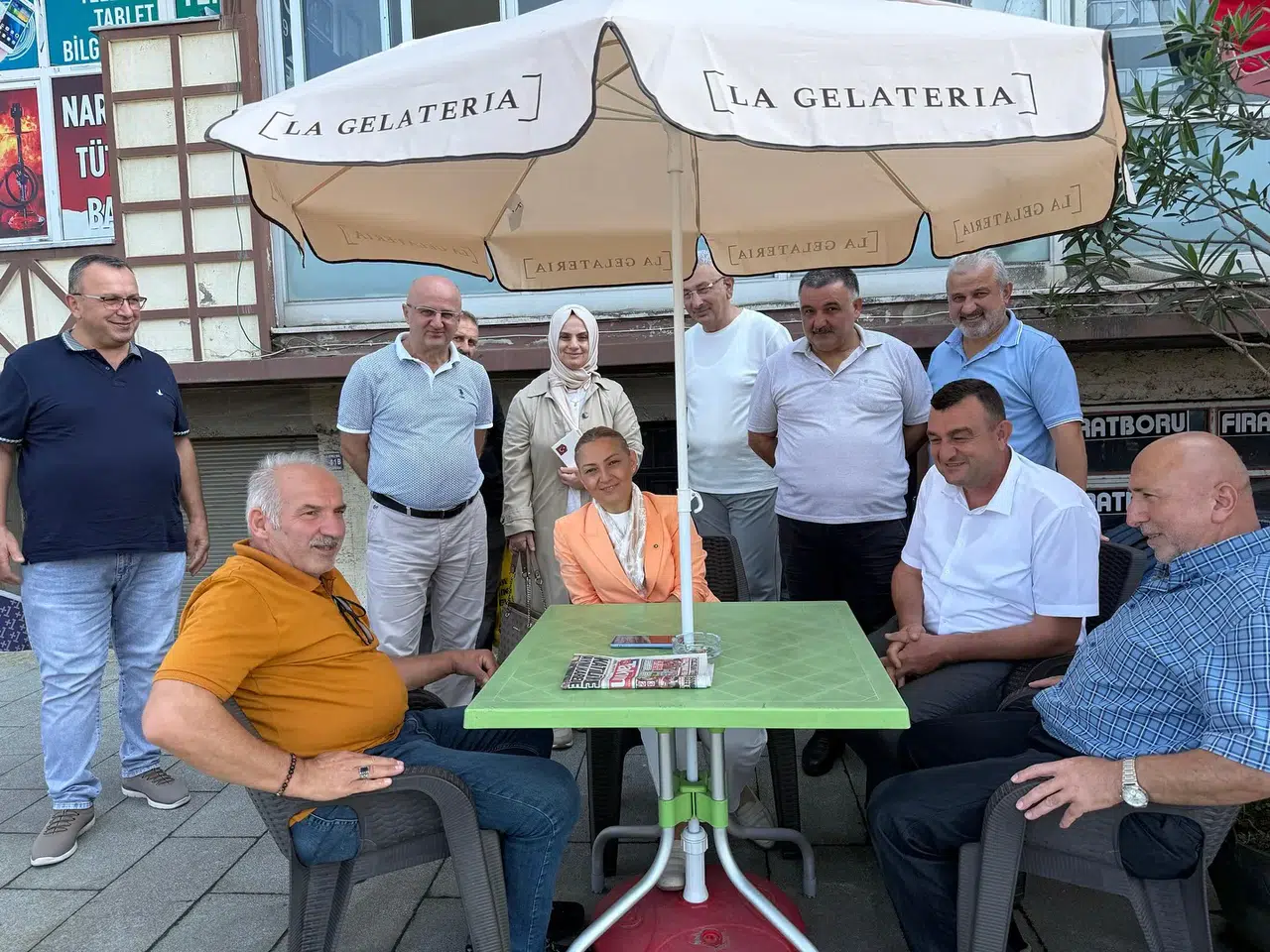 Milletvekili Öncü, Derepazarı'ndaki esnafla bir araya gelerek sorunları dinledi ve destek sözü verdi