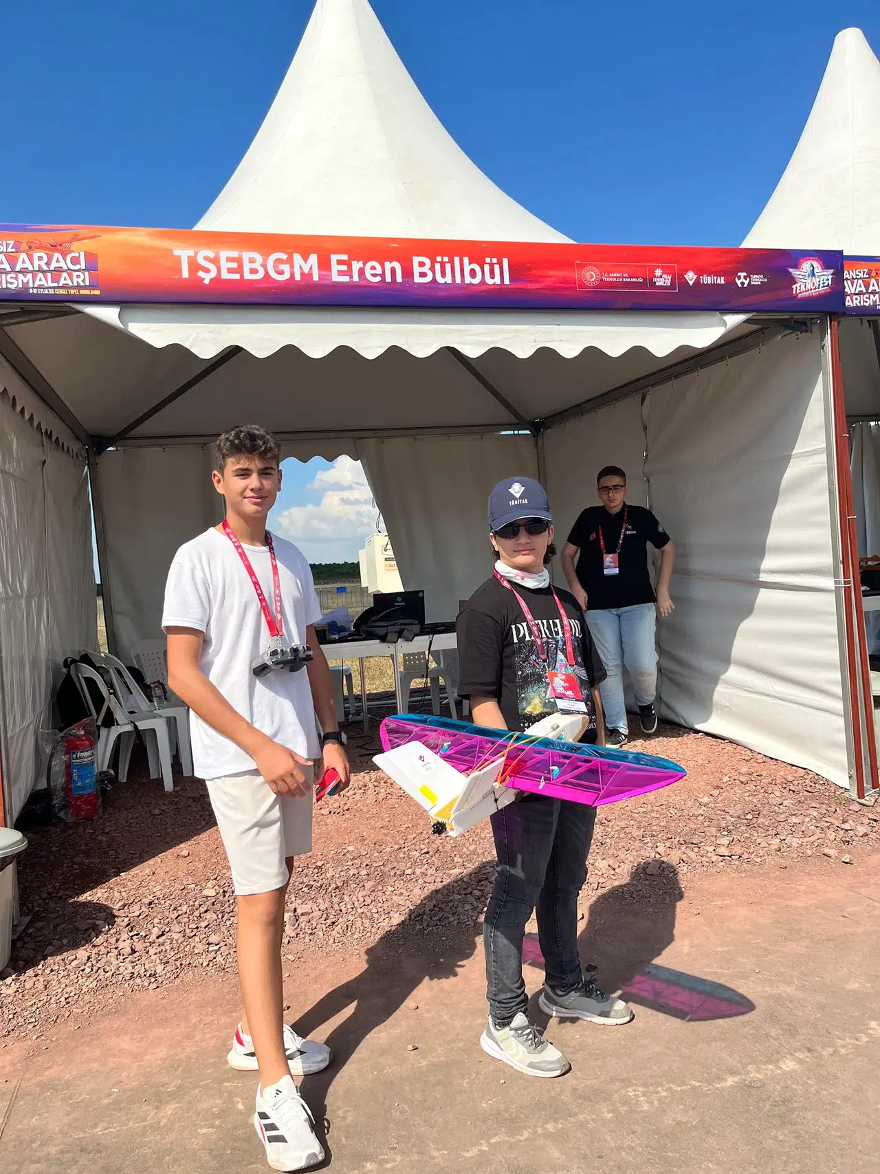 Trabzon'dan gençler İHA yarışmasında birinci olup Teknofest'e katılma hakkı kazandı!