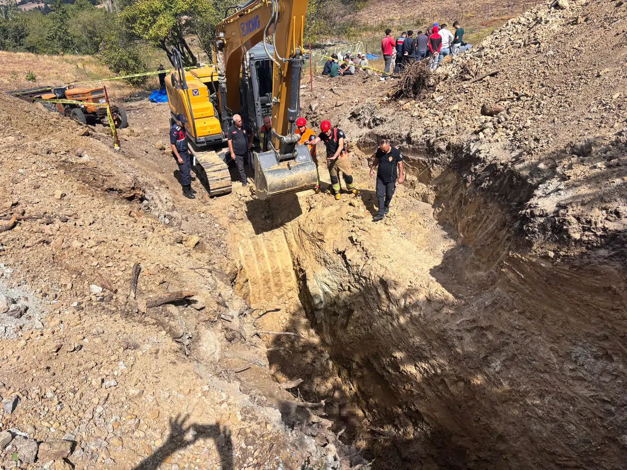 Akhisar'da Toprak Kaymasında İki Kişi Hayatını Kaybetti