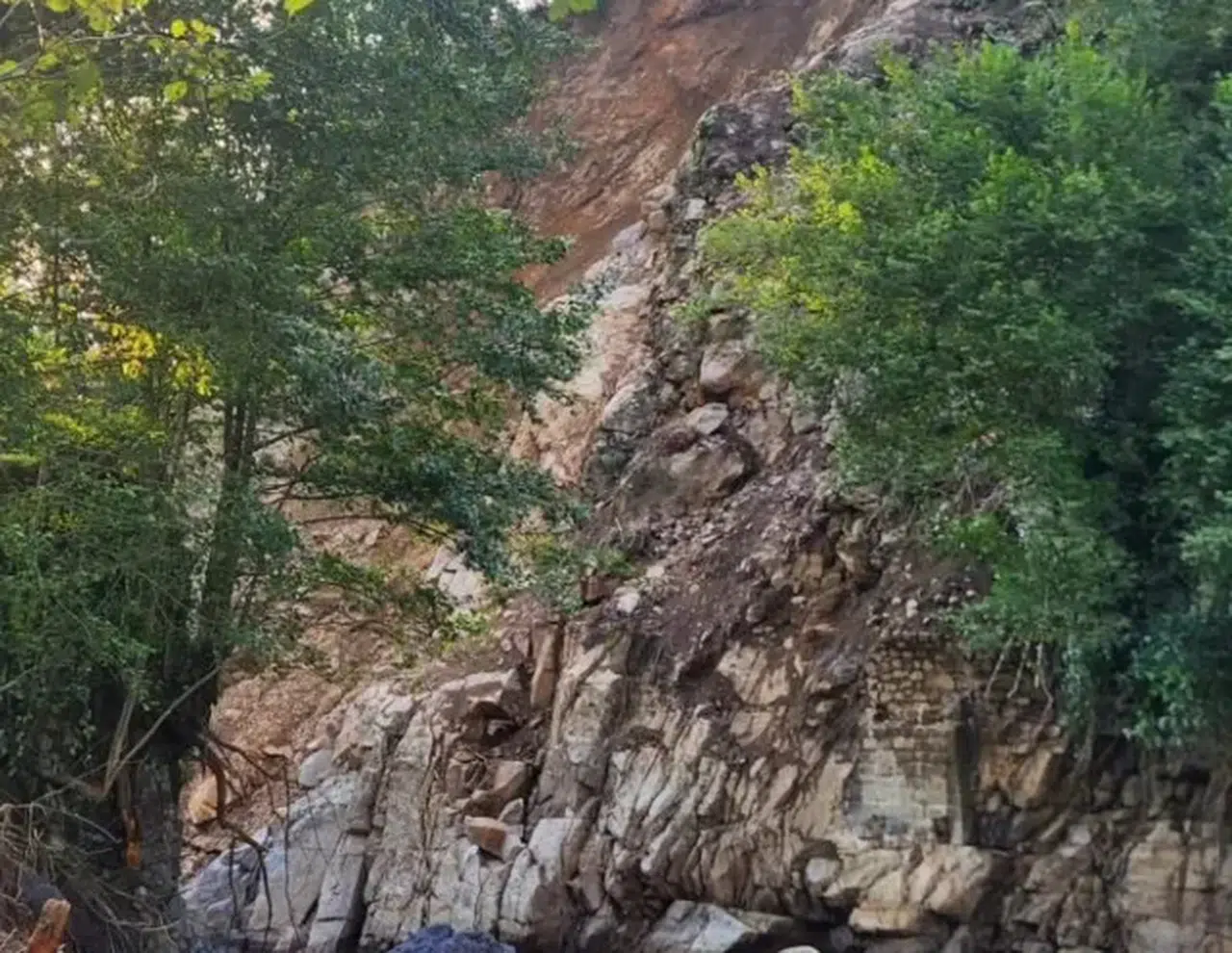 Kirazlık Köyü’nün 150 Yıllık Kemer Köprüsü Heyelan Nedeniyle Yıkıldı