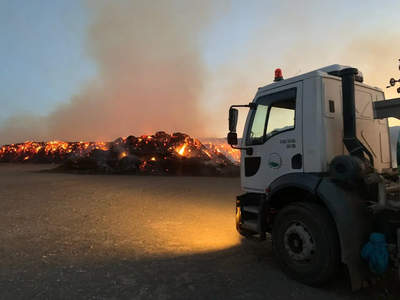 Mardin'de mısır balyası deposundaki yangın 3 günde kontrol altına alındı, soğutma çalışmaları sürüyor