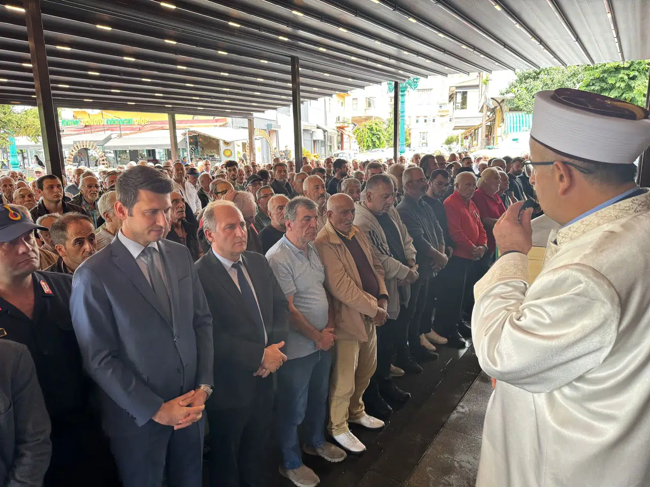 Arhavi, Doktor Mustafa Özgül'ü son yolculuğunda uğurladı; hafızalara kazınan sevgi dolu bir sima kaybedildi