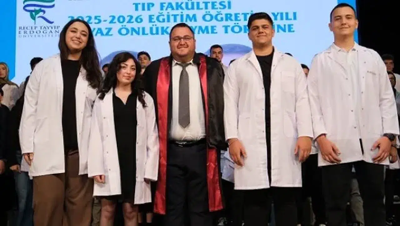 RTEÜ Tıp Fakültesi Öğrencileri Beyaz Önlüklerini Giydi