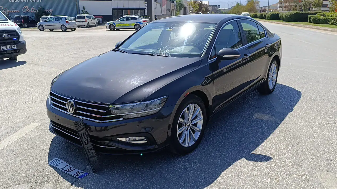 İnegöl'de otomobil elektrikli bisiklete çarptı, 72 yaşındaki sürücü yaralandı