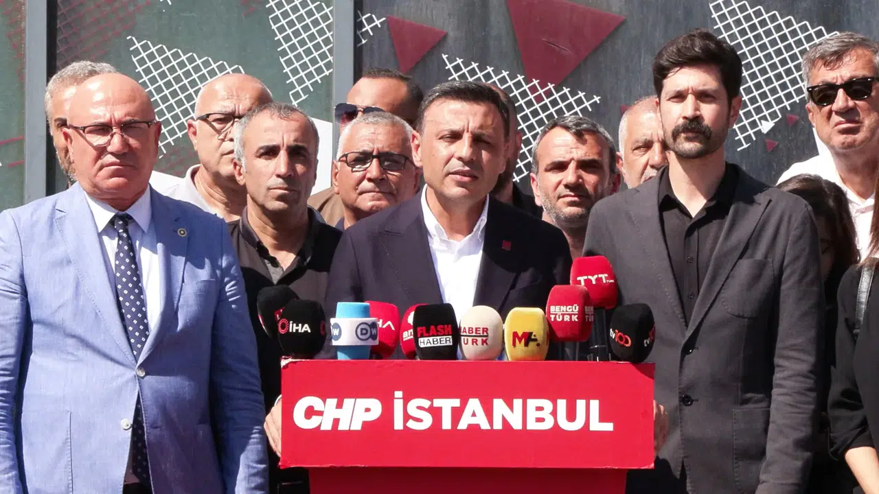 CHP İstanbul İl Başkanı Özgür Çelik görevden alındı, dayanışma ziyaretleri başladı