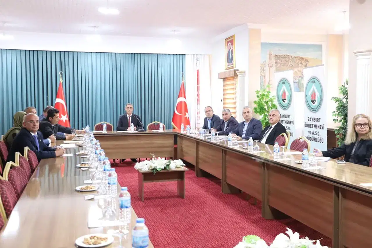 Bayburt'ta Hayat Boyu Öğrenme Toplantısı: Eğitimde Kaliteyi Artırma Vurgusu