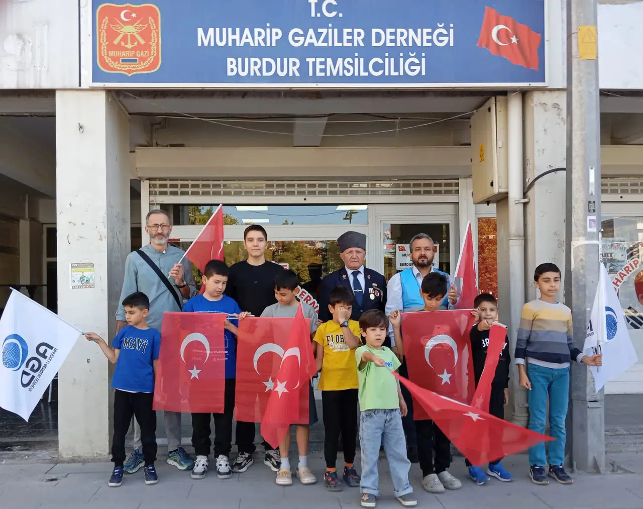 Burdur'da Gençler, Gaziler Günü'nde Muharip Gaziler Derneği'ni Ziyaret Etti