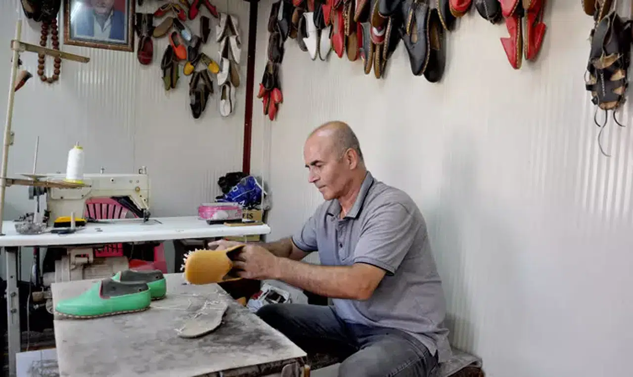 İslahiye'nin son yemenicisi depremden sonra konteynerde mesleğine devam ediyor