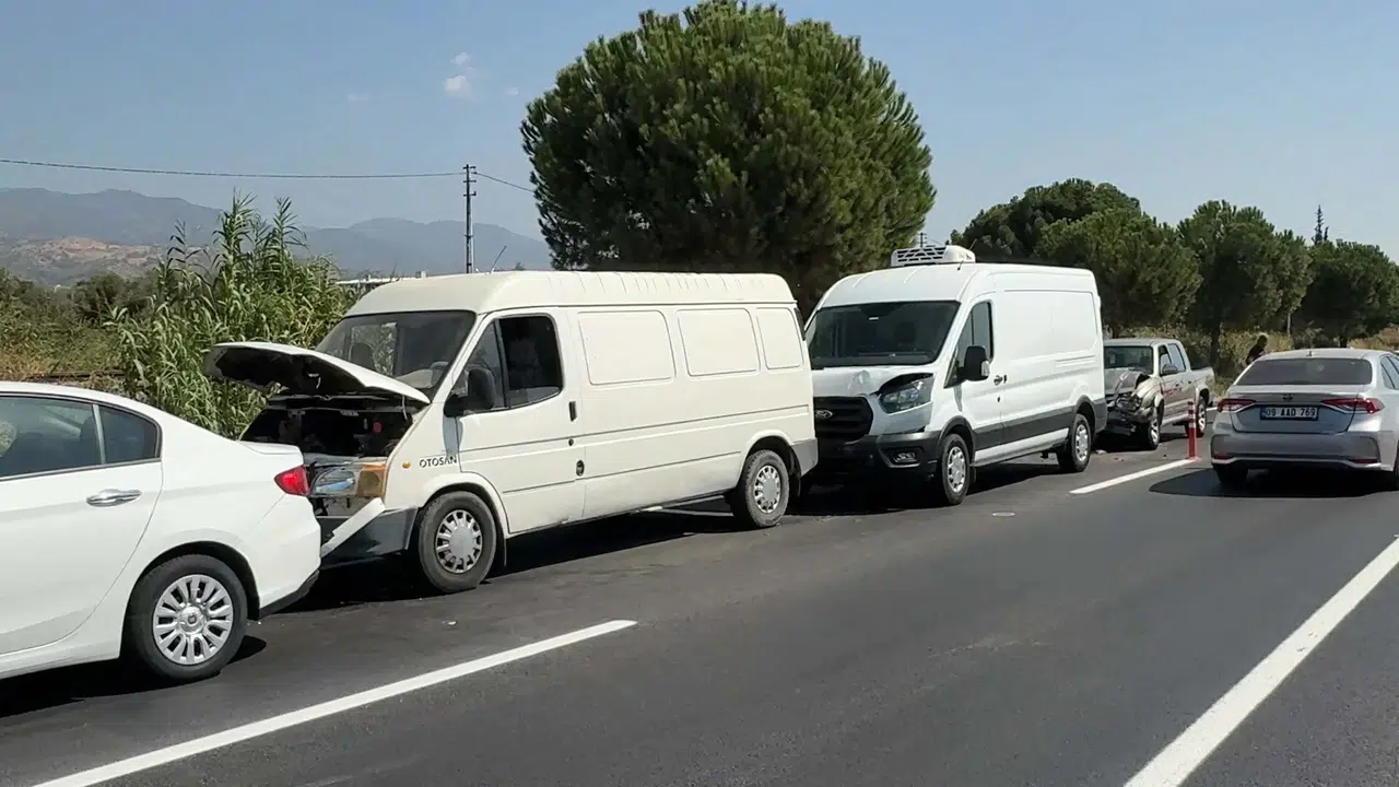 İncirliova'da Feci Kaza: Anne ve 3 Aylık Oğlu Yaralandı