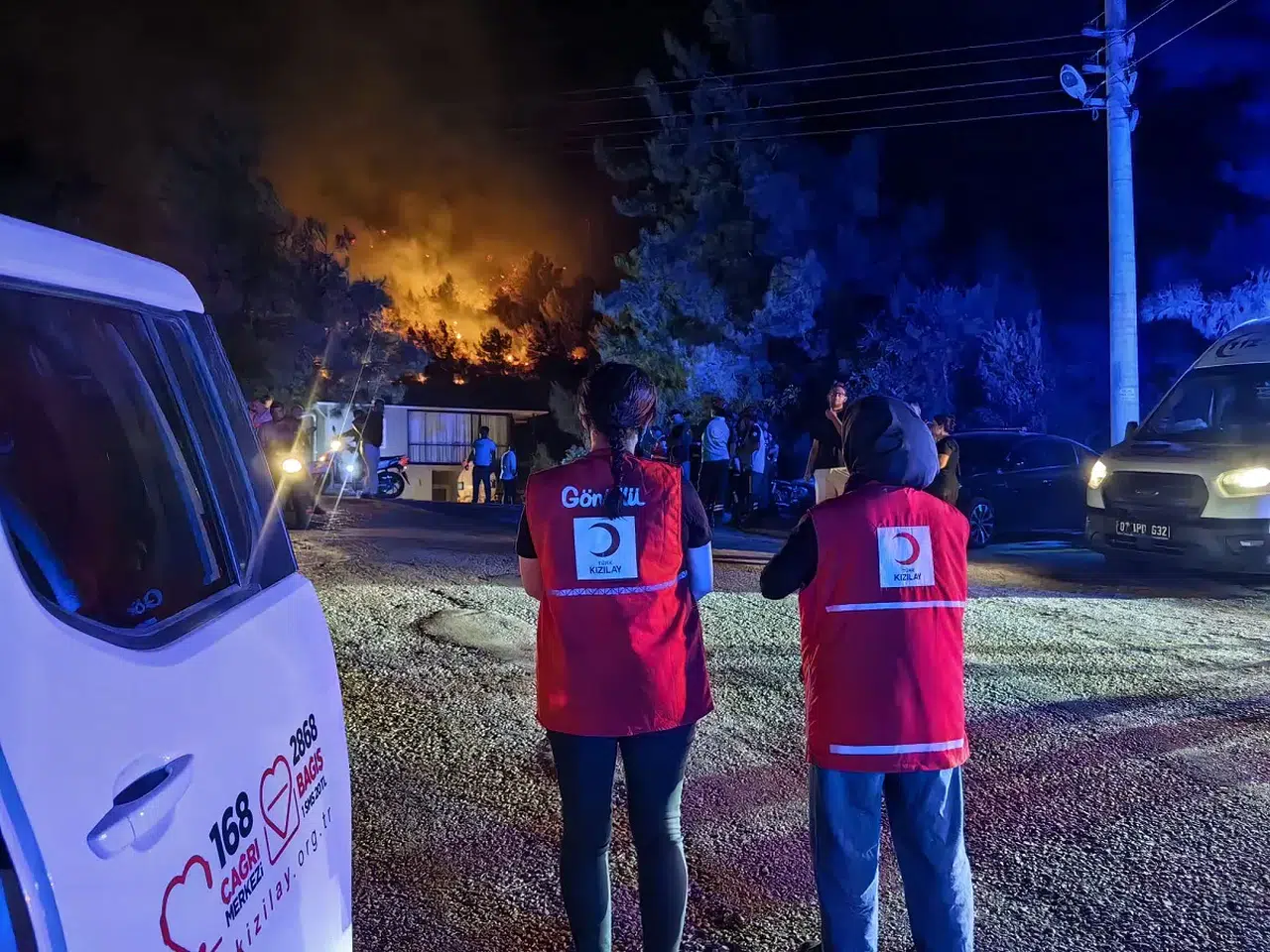 Türk Kızılay, Muğla ve Antalya'daki orman yangınlarına destek veriyor