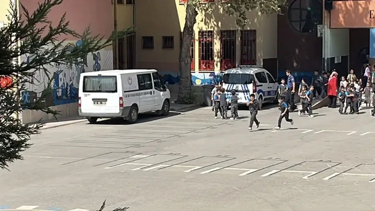 Gebze'de ilkokul kantininde ekler yiyen 5 öğrenci hastaneye kaldırıldı!