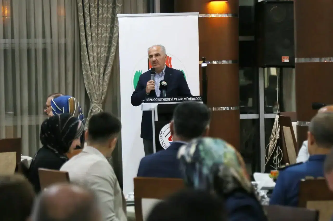 Rize İl Müdürü Selim Köse'ye veda yemeği: Yeni görevine başarı dilekleriyle uğurlandı