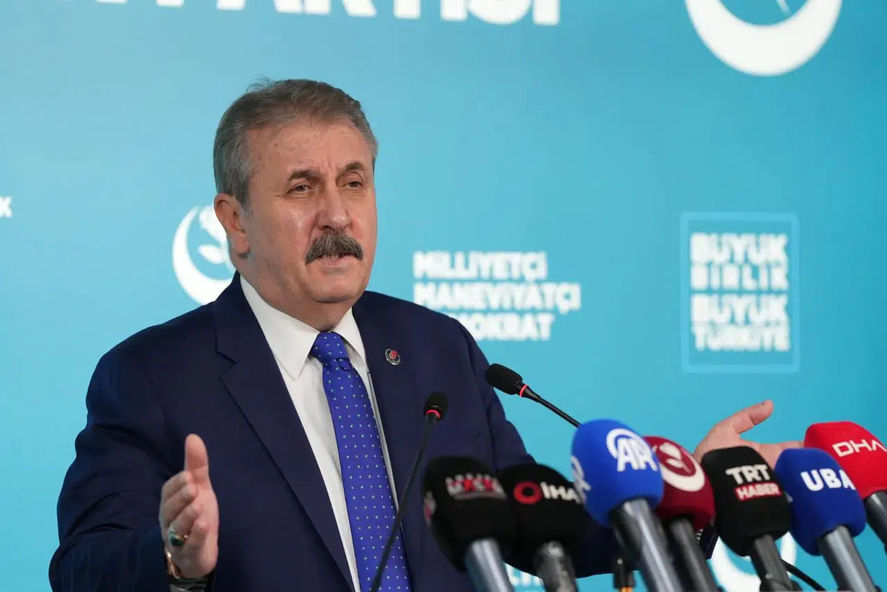 İslam dünyası sessizliğini korurken Destici, ABD emperyalizmini eleştirdi ve cesaret çağrısında bulundu