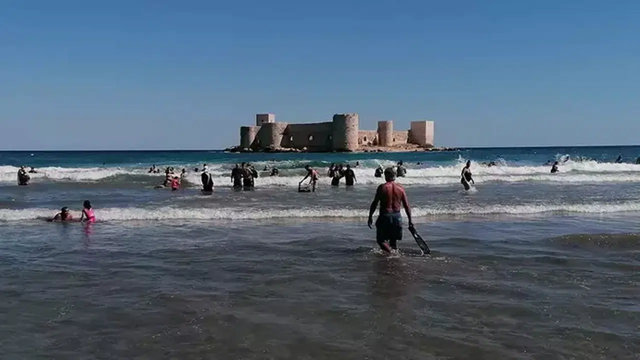 Kızkalesi'nde Eylül Ayında Turist Yoğunluğu, Turizmcilerin Yüzü Güldü