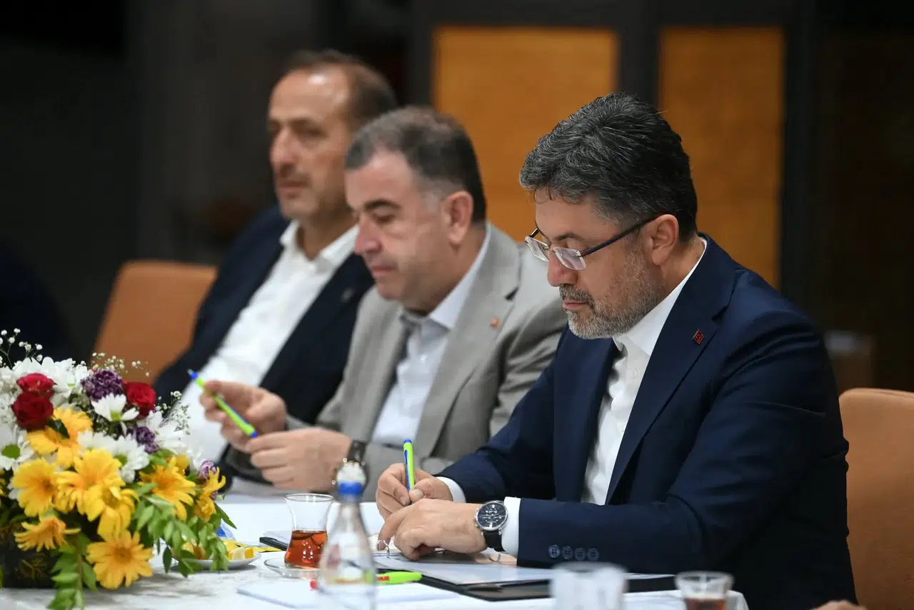 Bakan Yumaklı, Bayburt'ta STK'larla tarım ve su yönetimi projelerini masaya yatırdı