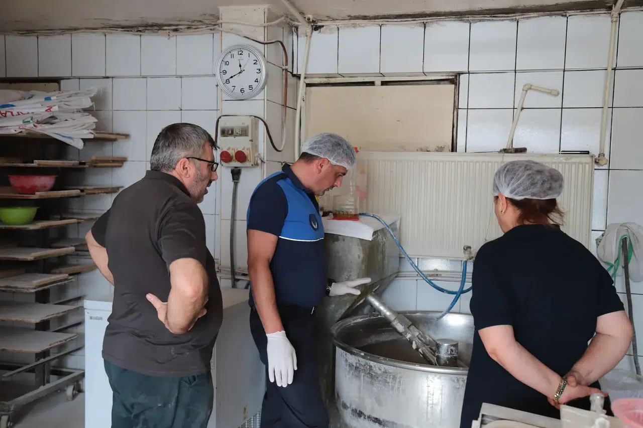 Hopa'da Ekmek Denetimleri Başladı, Zabıta Ekipleri Gramaj ve Fiyatları Kontrol Ediyor